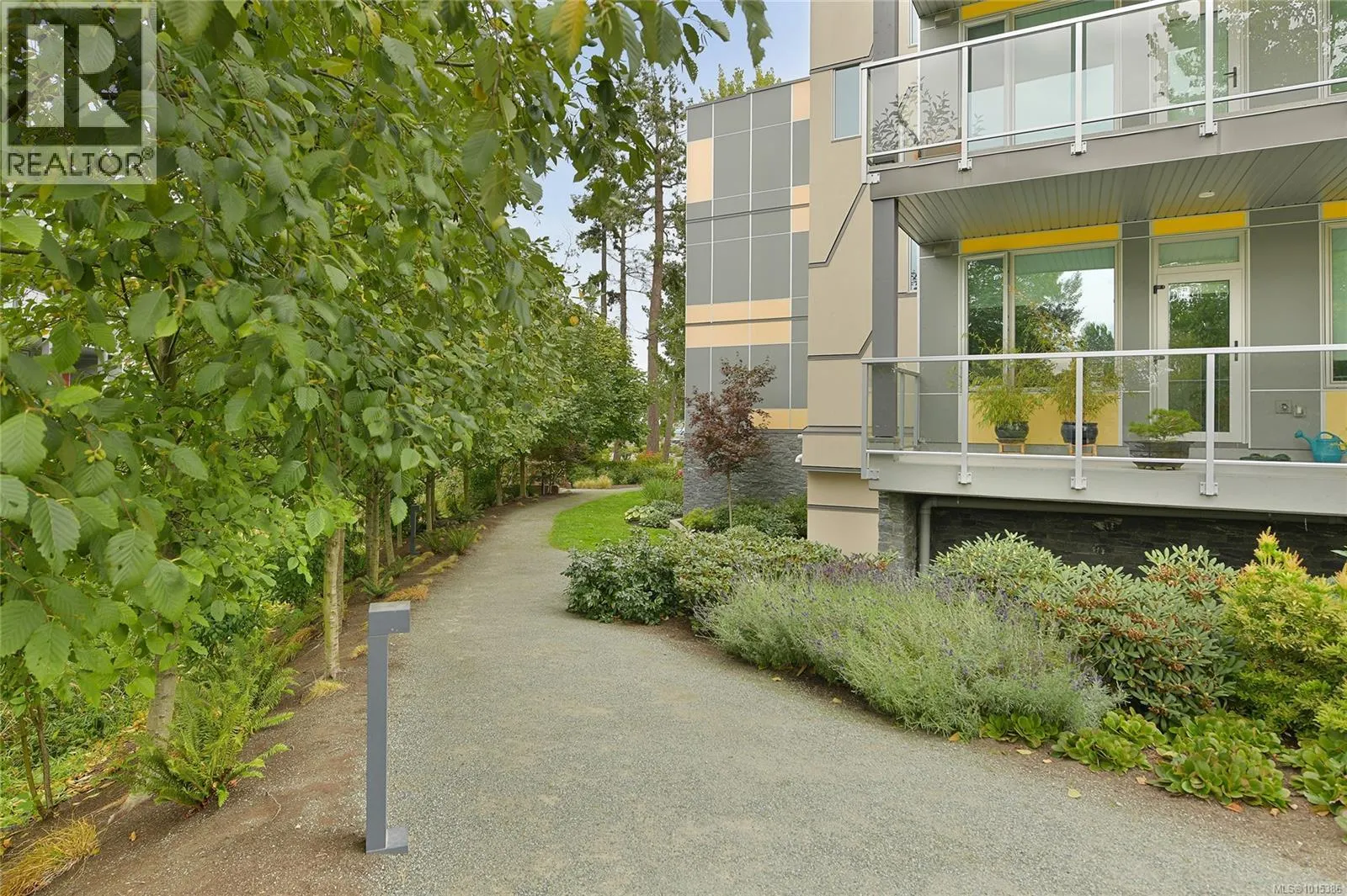 206 10660 McDonald Park Rd