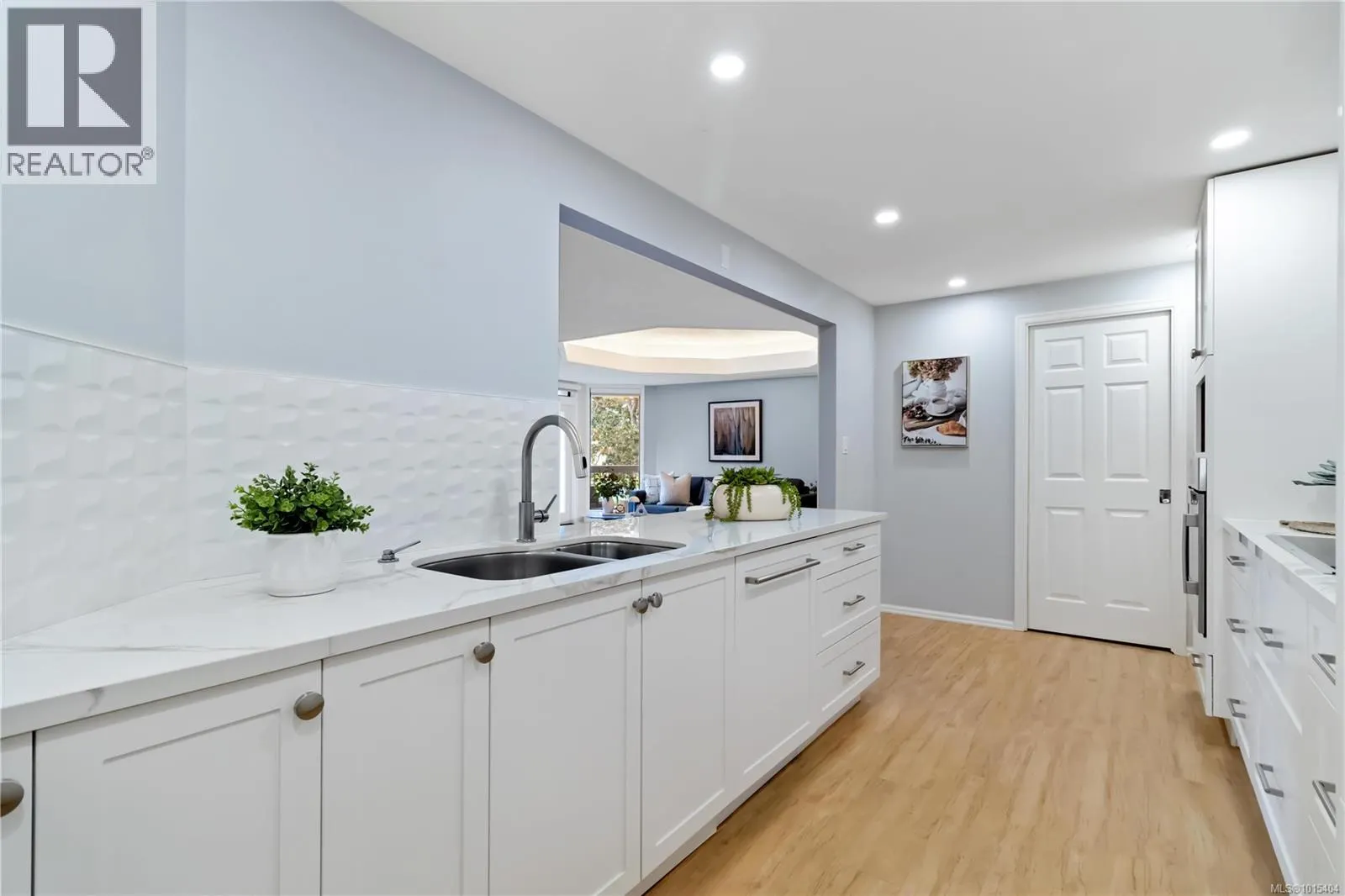408 2119 Oak Bay Ave