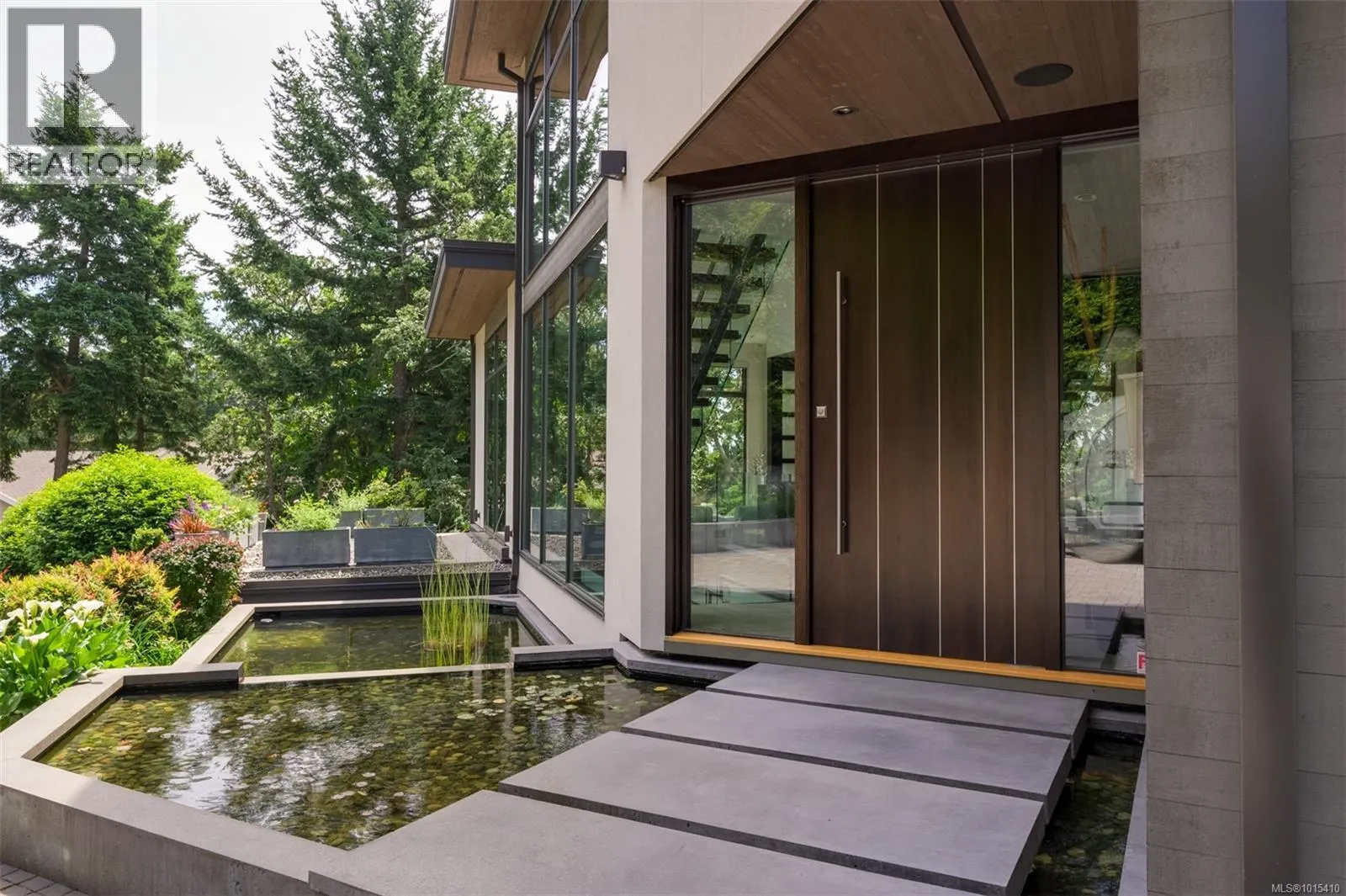 3724 Arbutus Ridge
