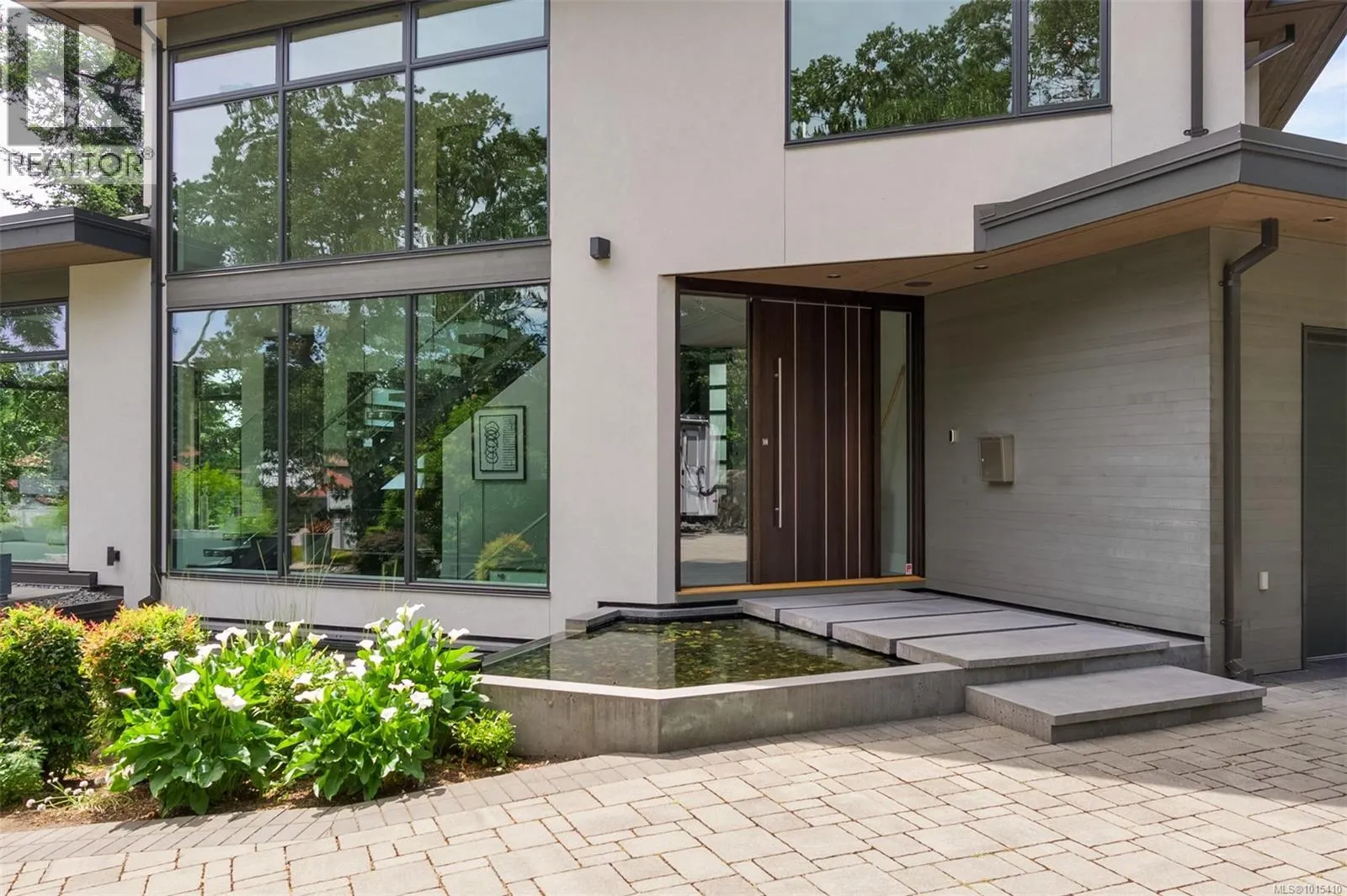 3724 Arbutus Ridge