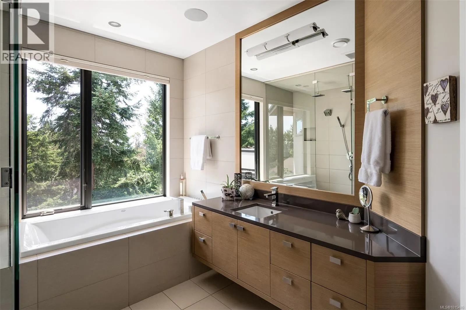 3724 Arbutus Ridge