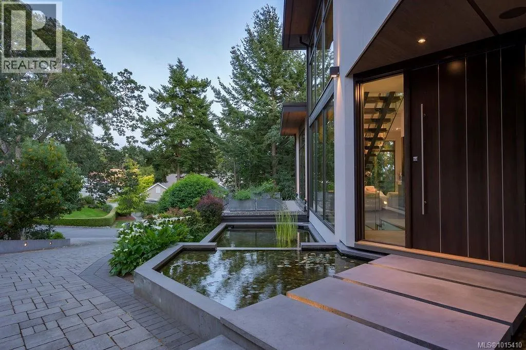 3724 Arbutus Ridge
