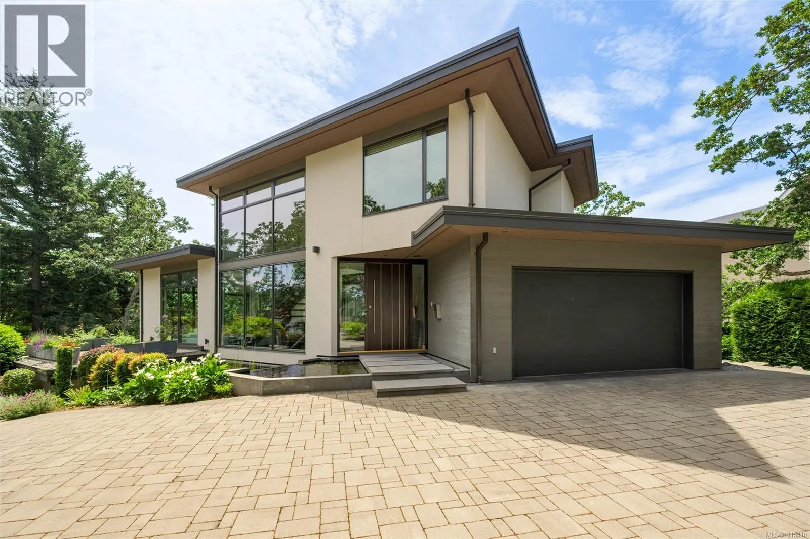 3724 Arbutus Ridge