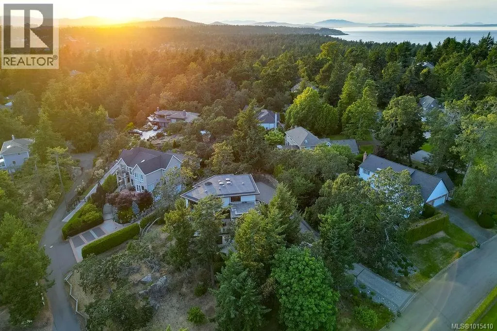 3724 Arbutus Ridge