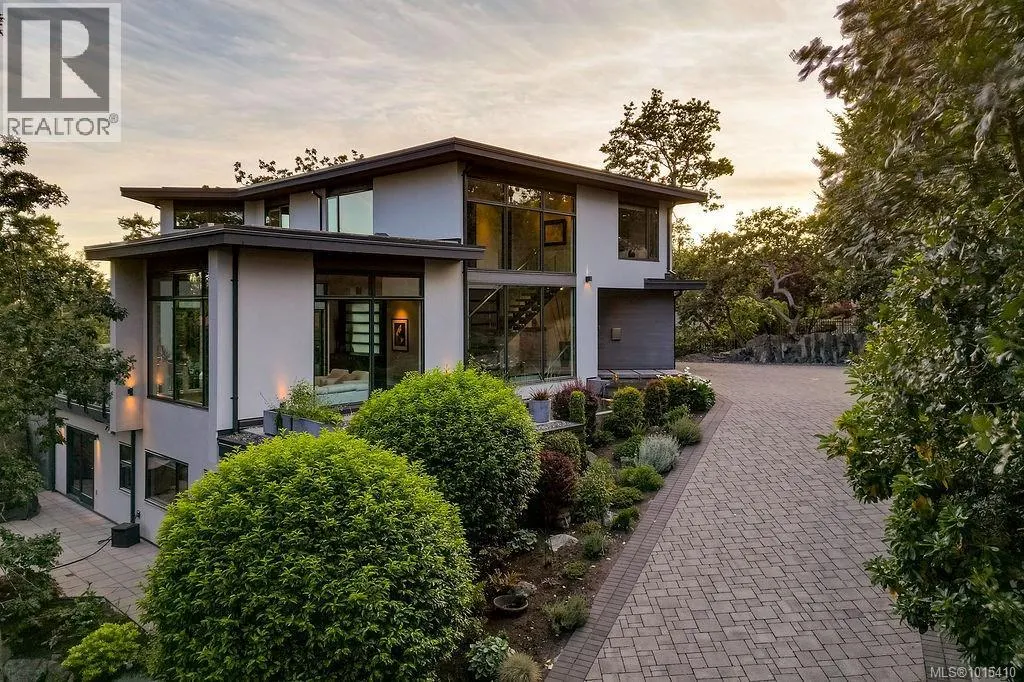 3724 Arbutus Ridge