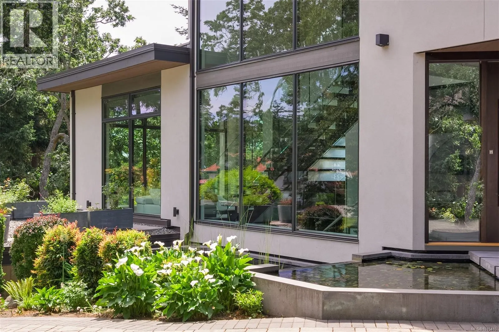 3724 Arbutus Ridge