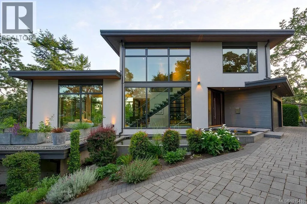 3724 Arbutus Ridge