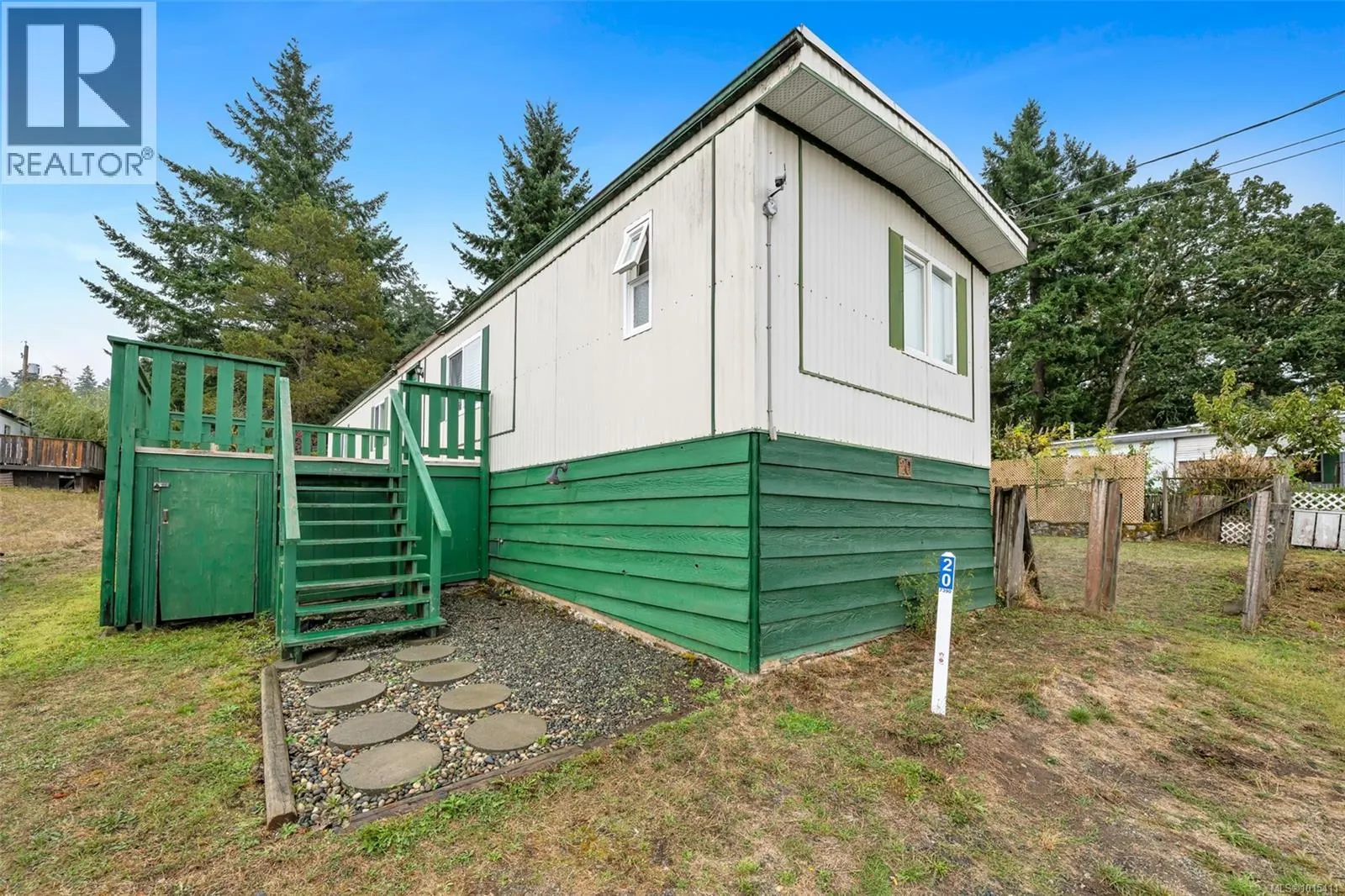 20 7390 West Saanich Rd