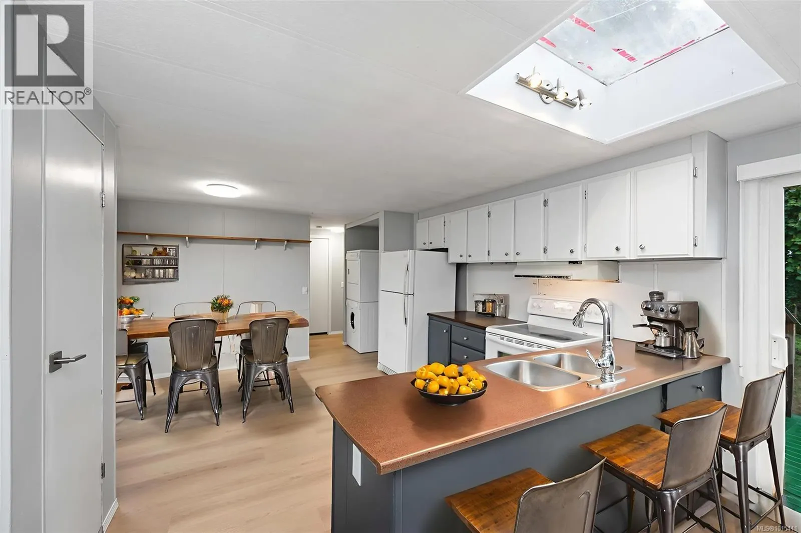 20 7390 West Saanich Rd
