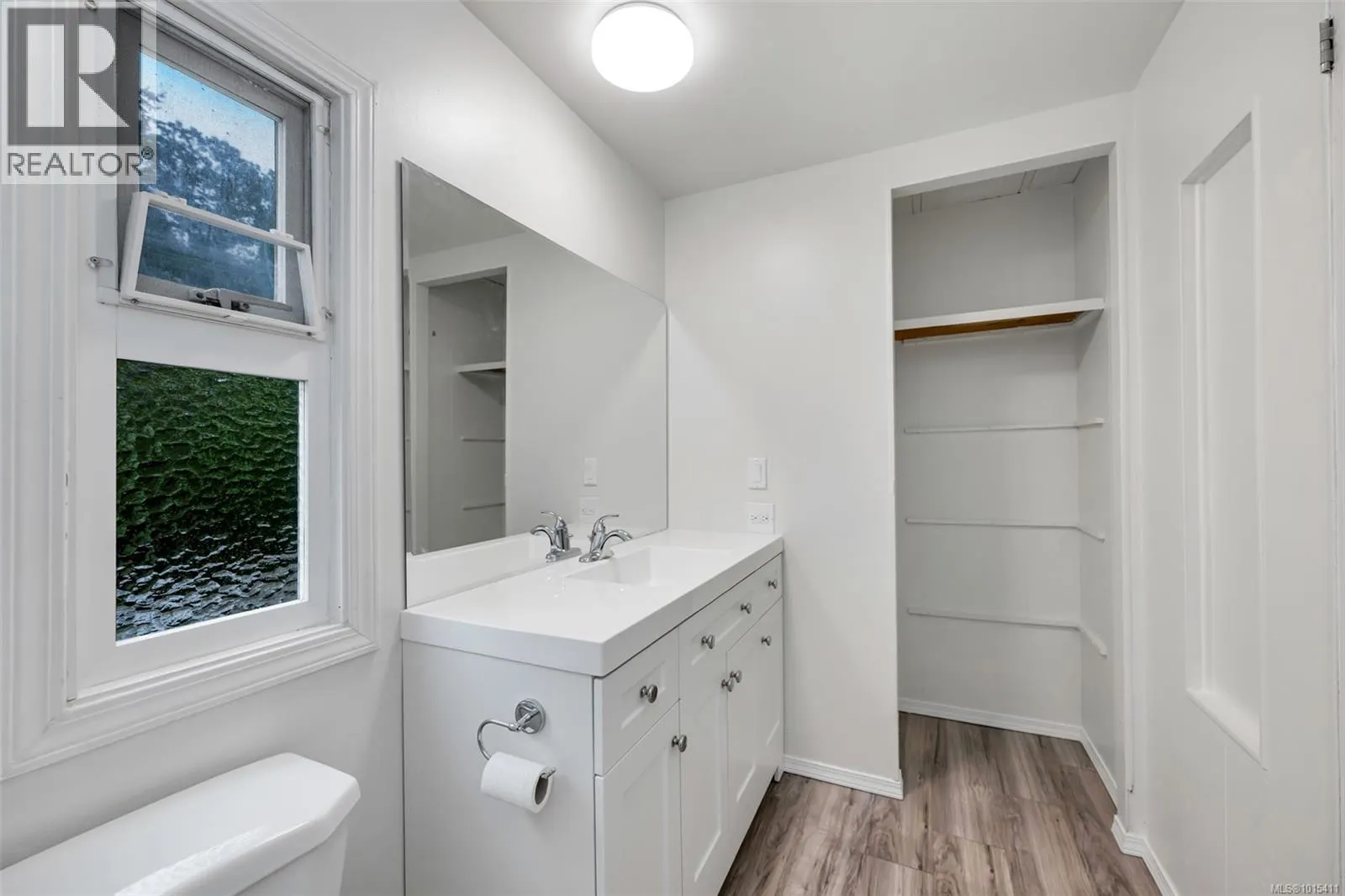 20 7390 West Saanich Rd