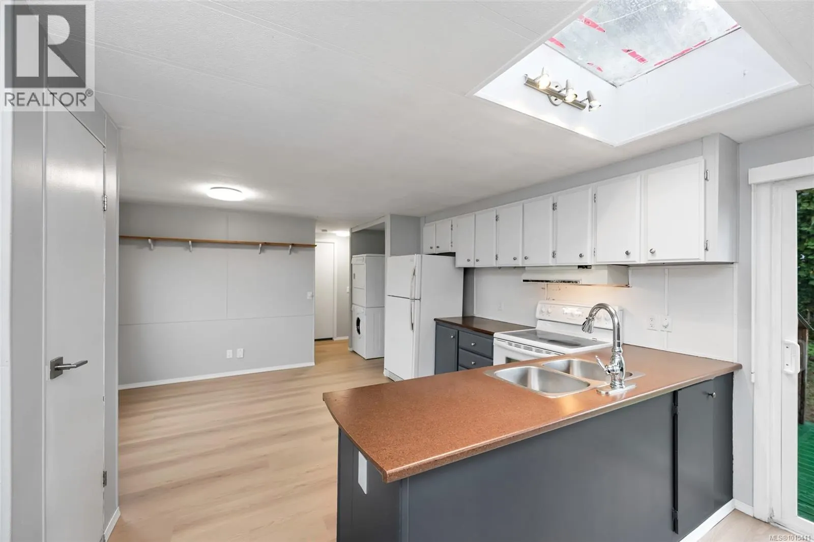 20 7390 West Saanich Rd