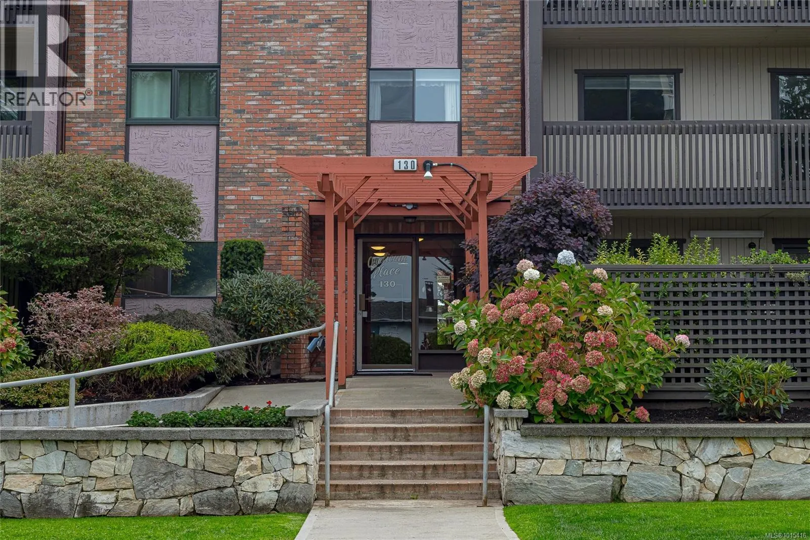 110 130 Sunningdale Rd E