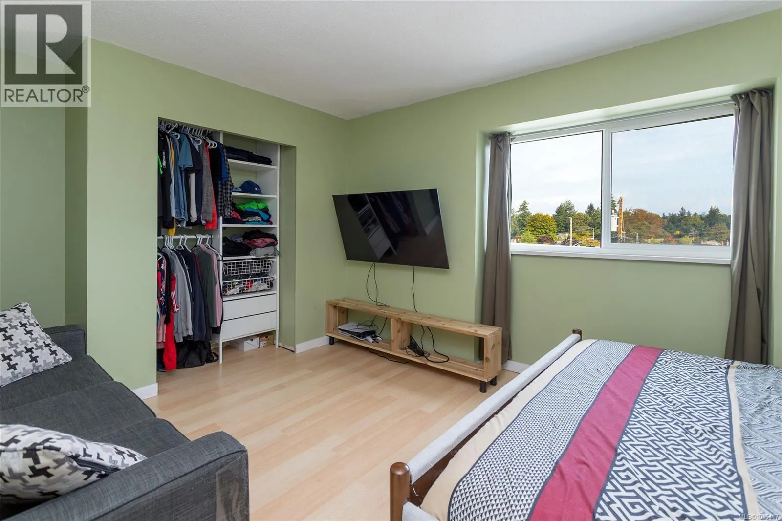 552 Strathdee Pl