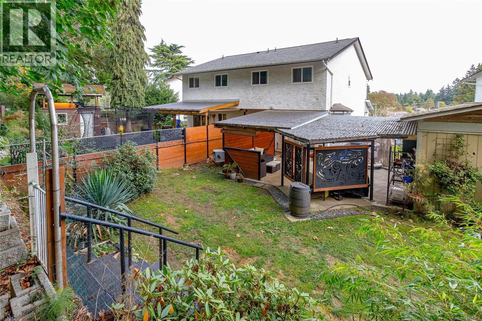 552 Strathdee Pl