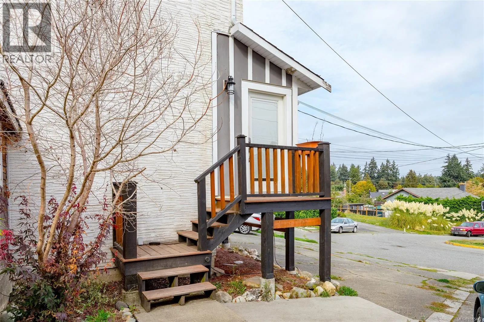 552 Strathdee Pl