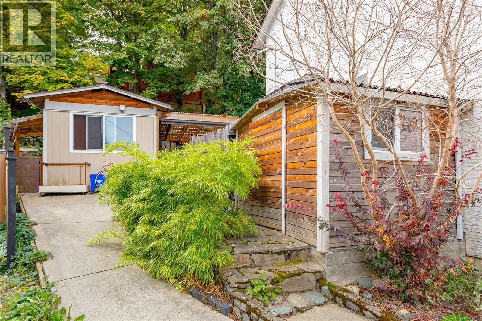 552 Strathdee Pl