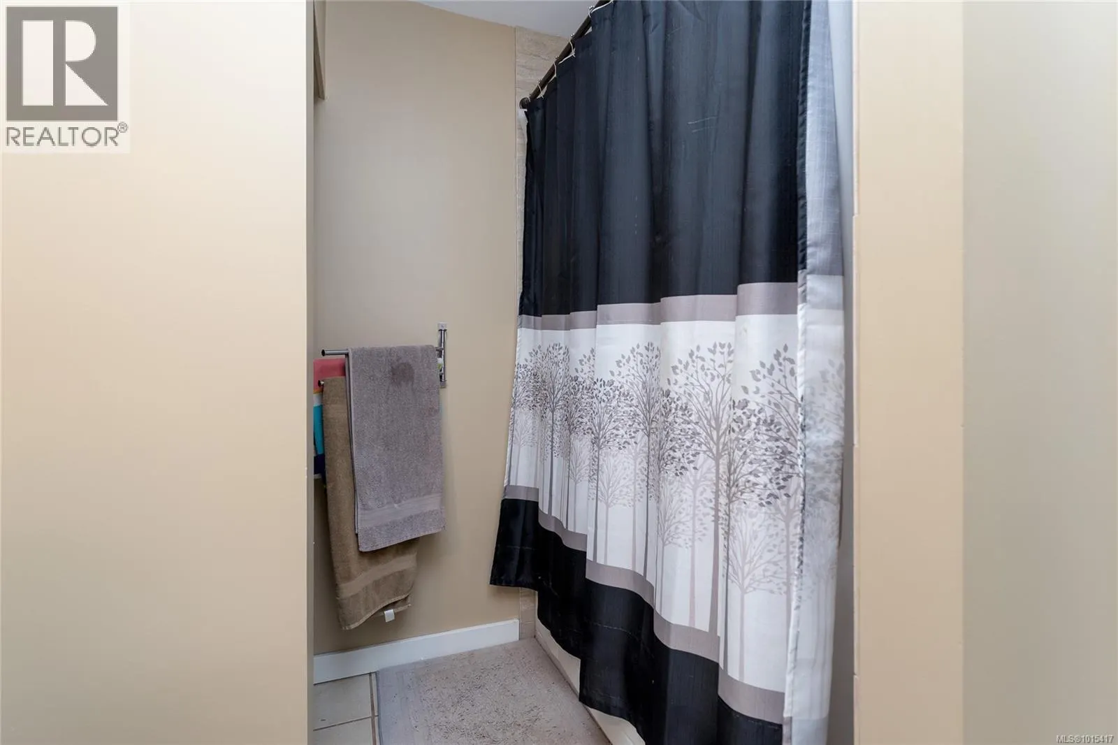 552 Strathdee Pl