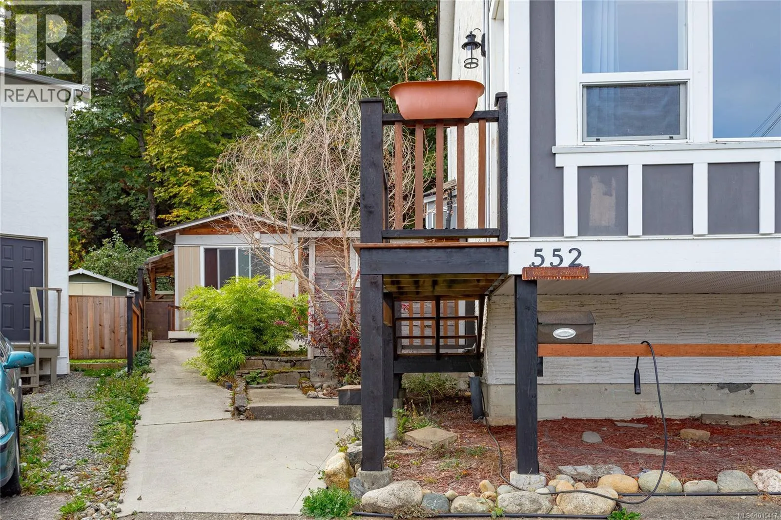 552 Strathdee Pl