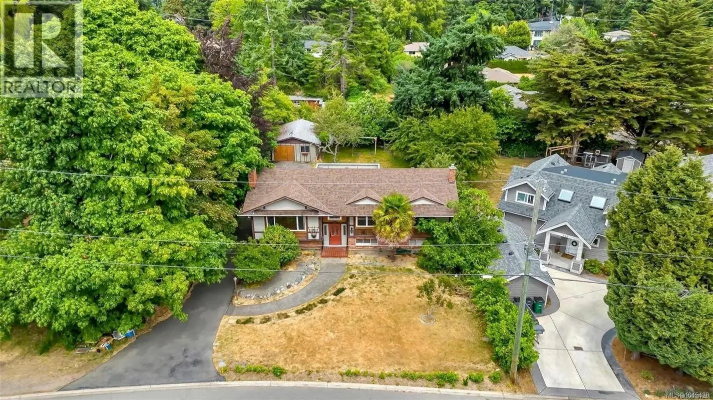 1812 El Sereno Dr