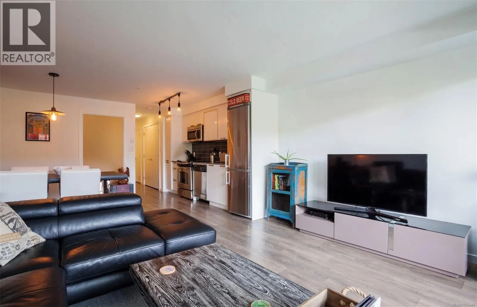 212 528 Pandora Ave