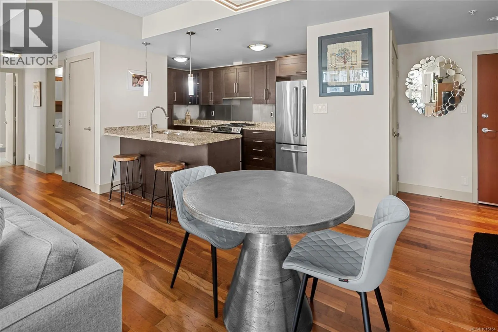 N408 737 Humboldt St