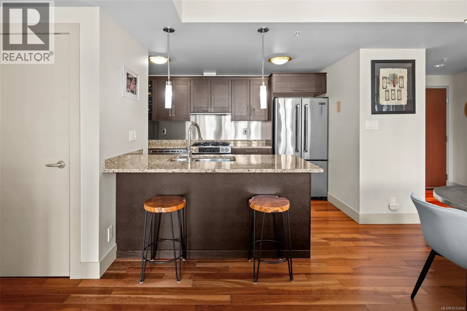 N408 737 Humboldt St