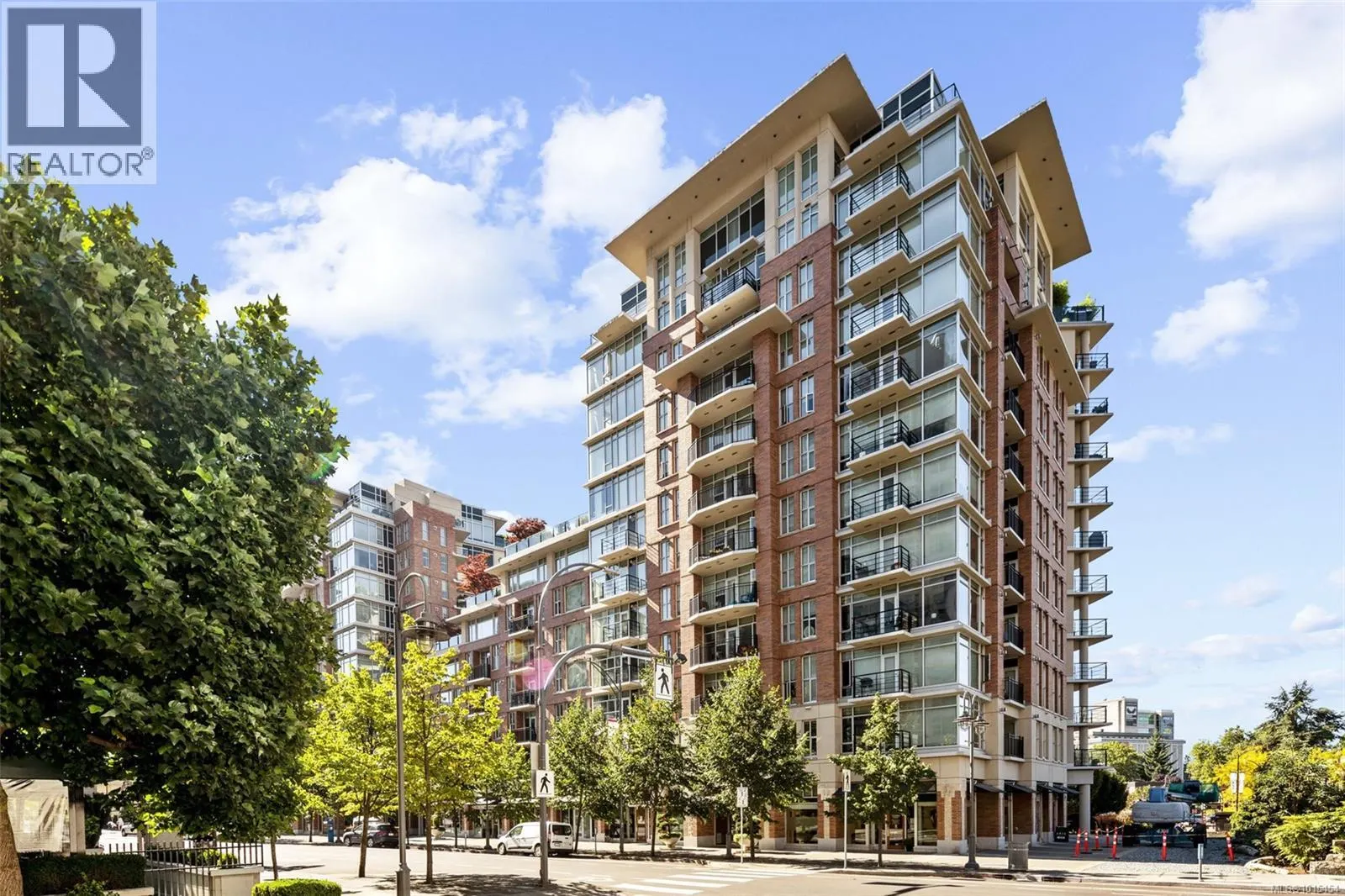 N408 737 Humboldt St
