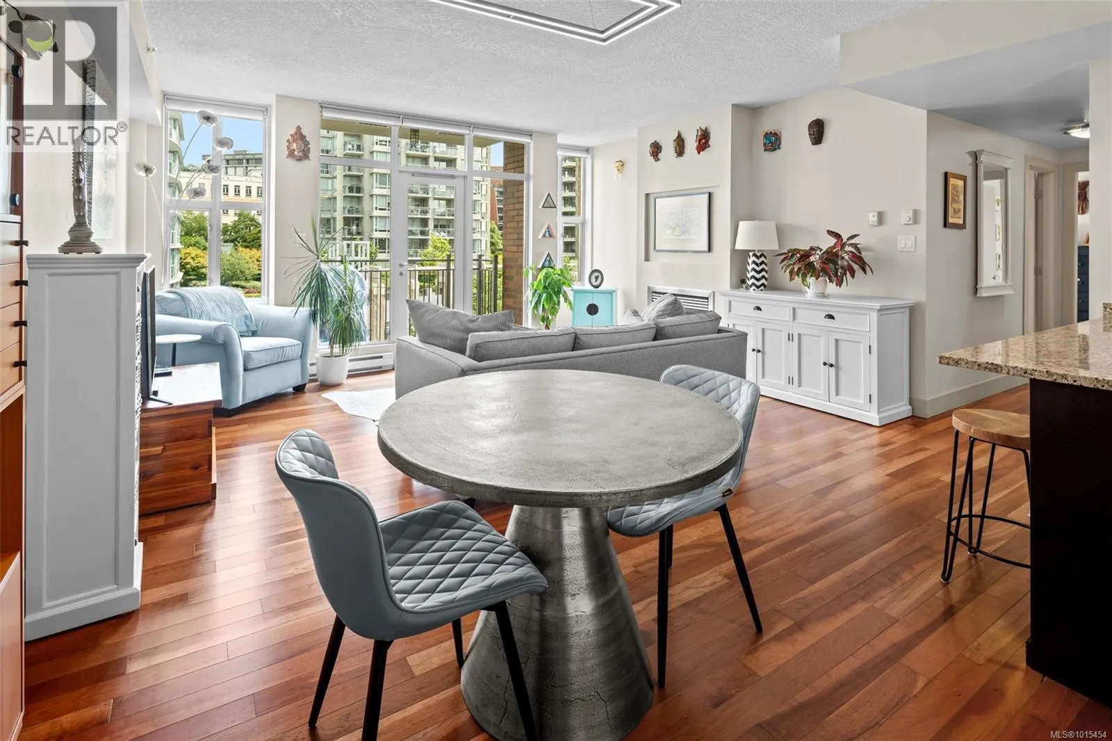 N408 737 Humboldt St