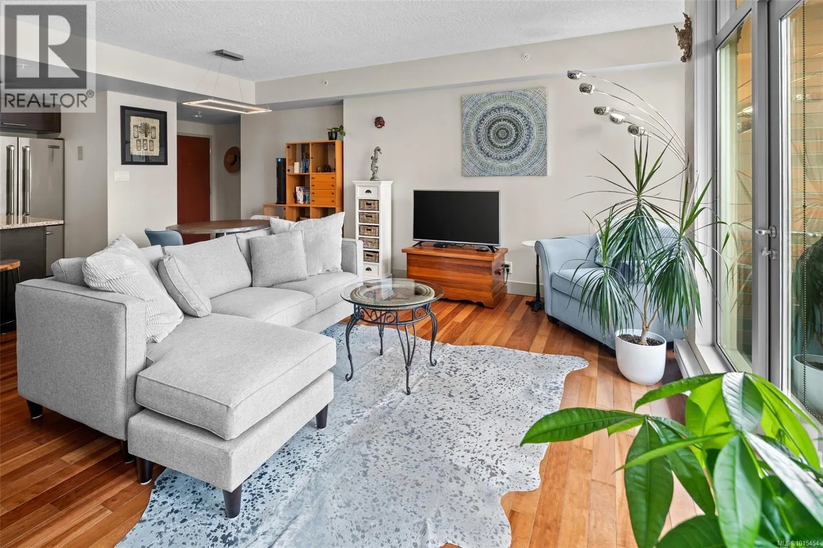 N408 737 Humboldt St