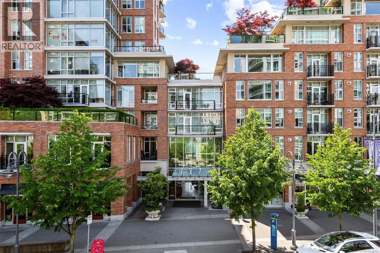 N408 737 Humboldt St