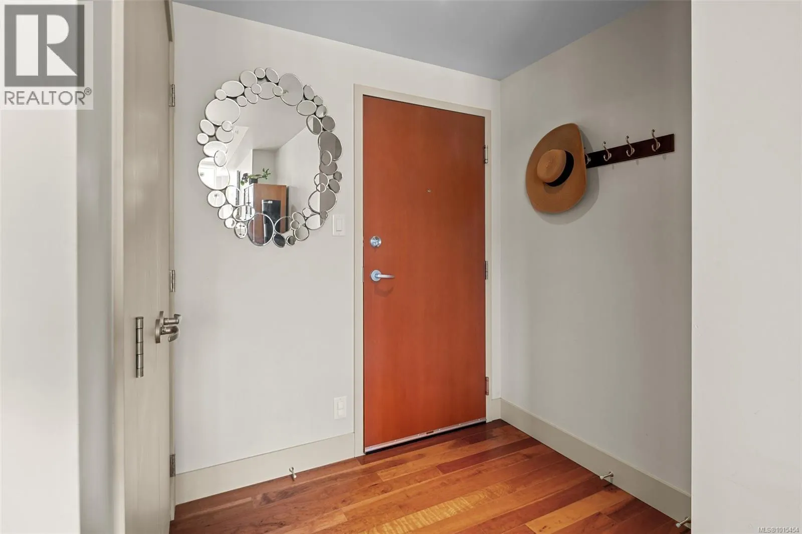 N408 737 Humboldt St
