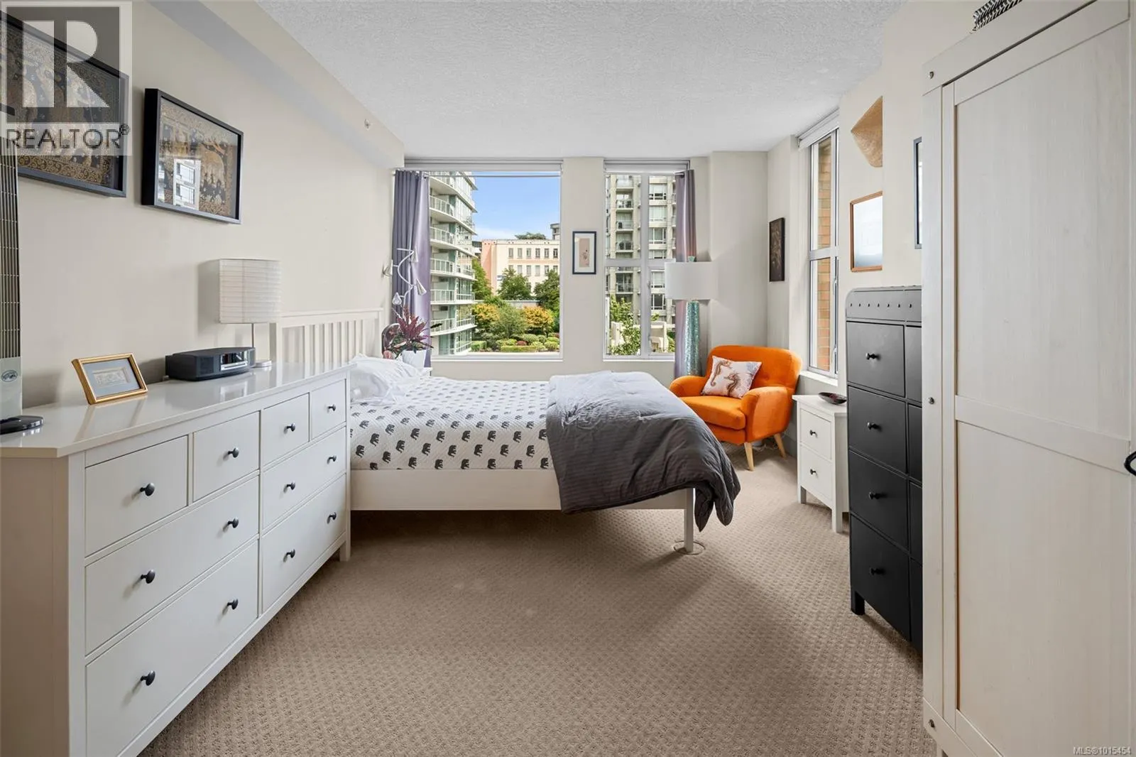 N408 737 Humboldt St