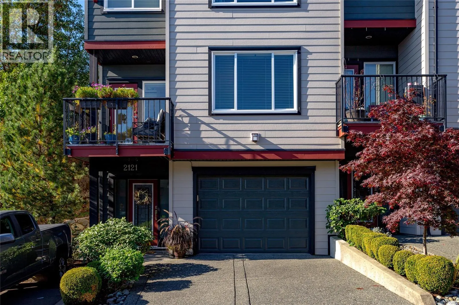 2121 Greenhill Rise