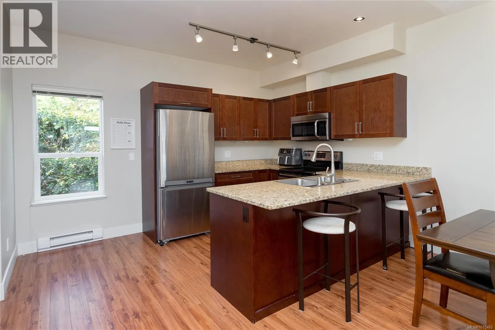 2121 Greenhill Rise