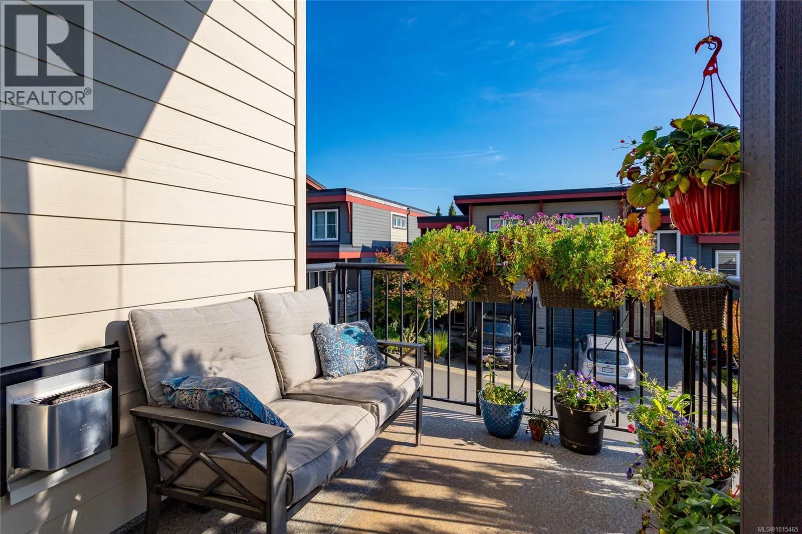 2121 Greenhill Rise