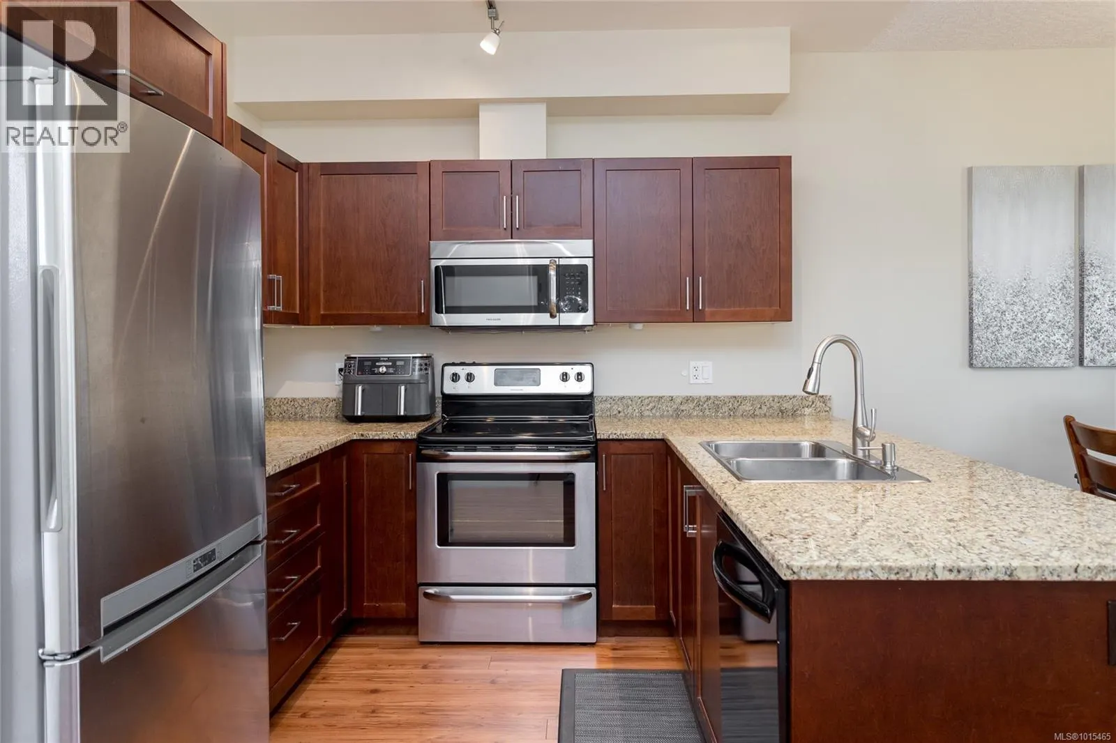 2121 Greenhill Rise