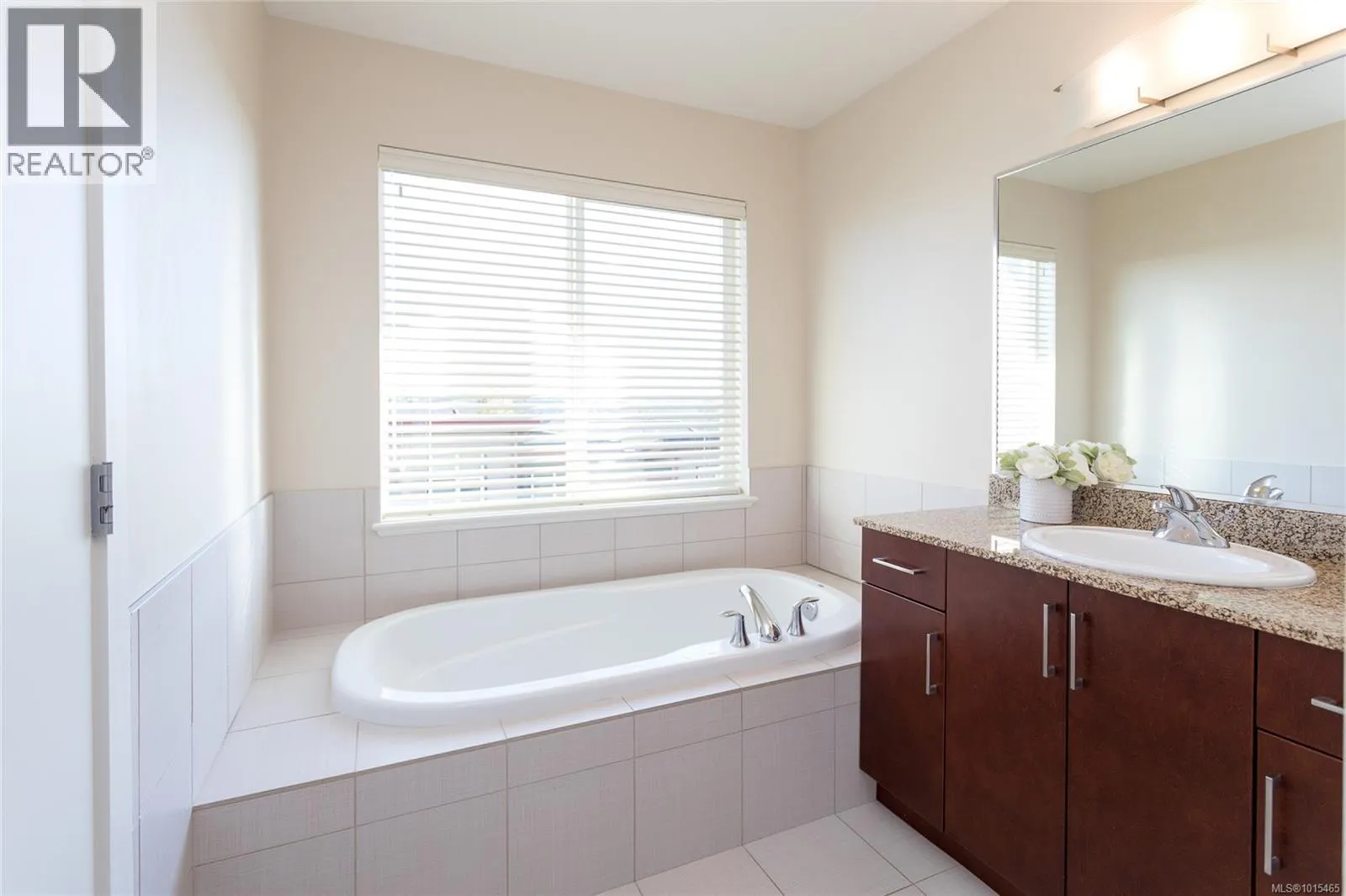 2121 Greenhill Rise