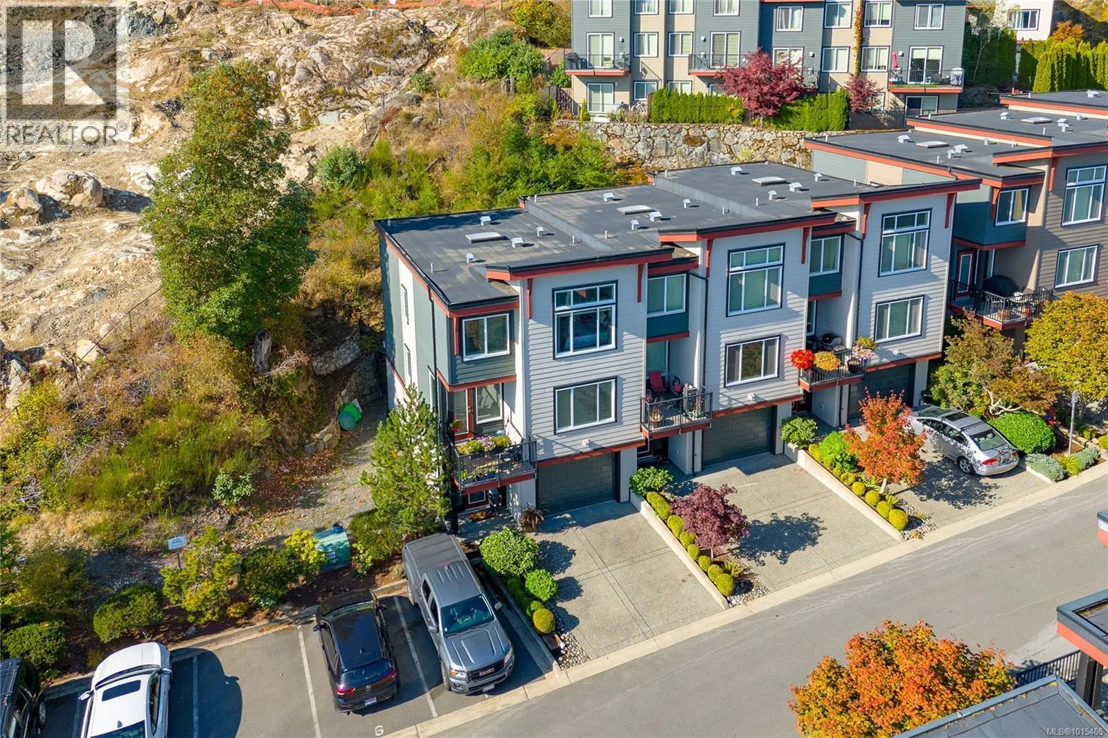 2121 Greenhill Rise