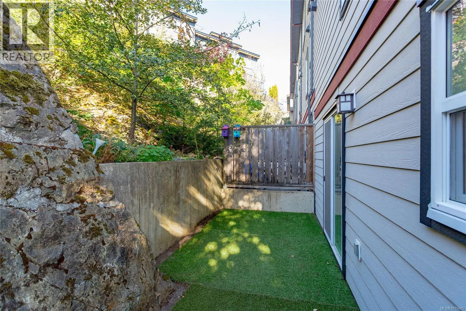 2121 Greenhill Rise