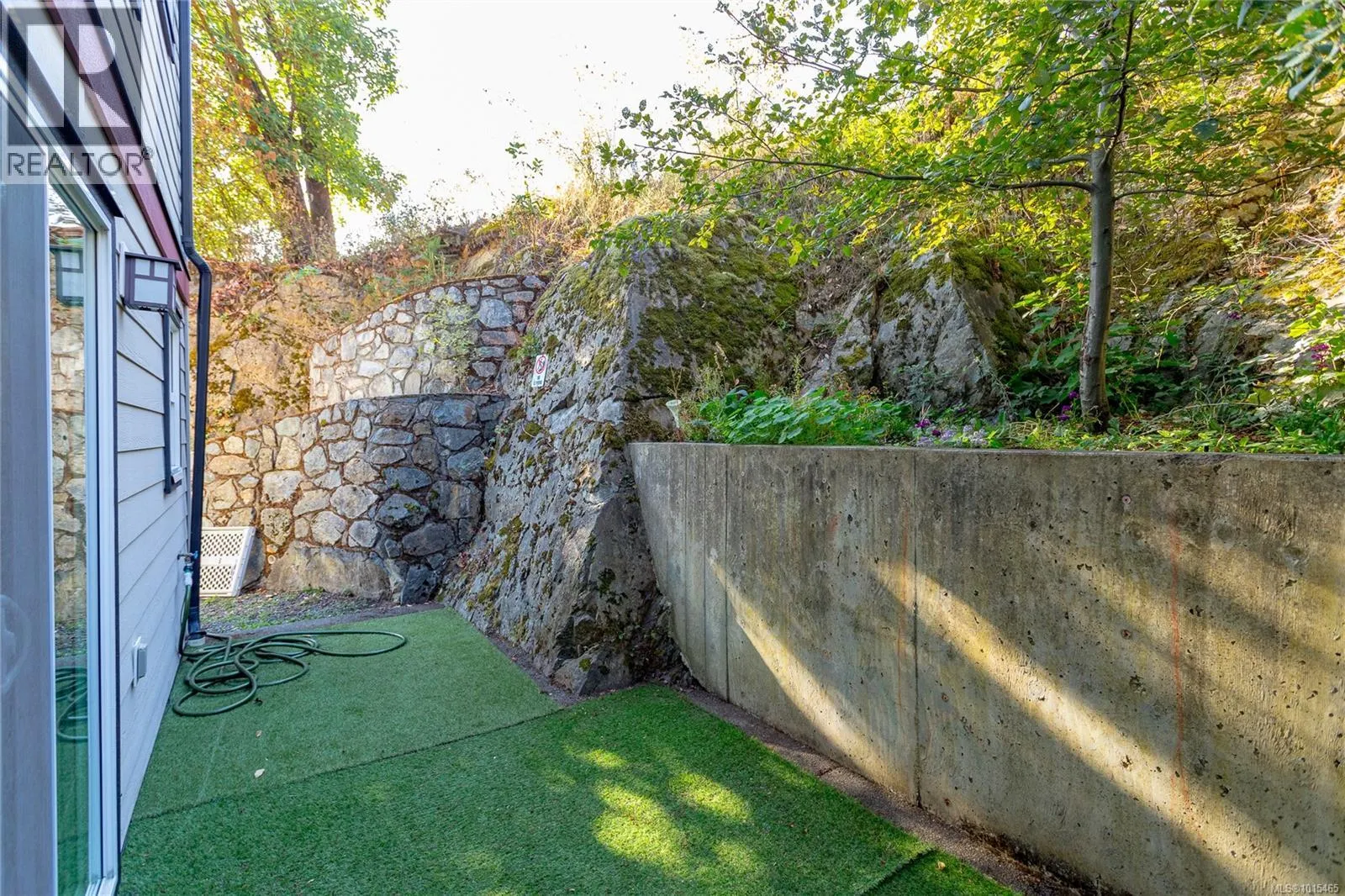 2121 Greenhill Rise