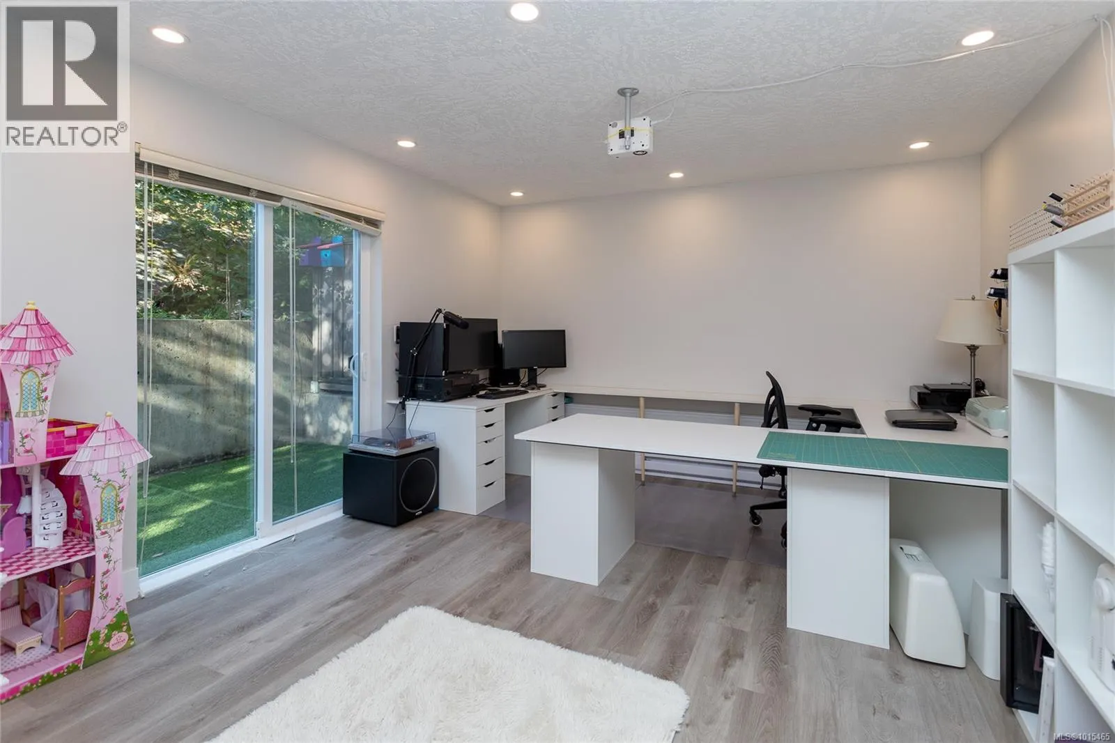 2121 Greenhill Rise