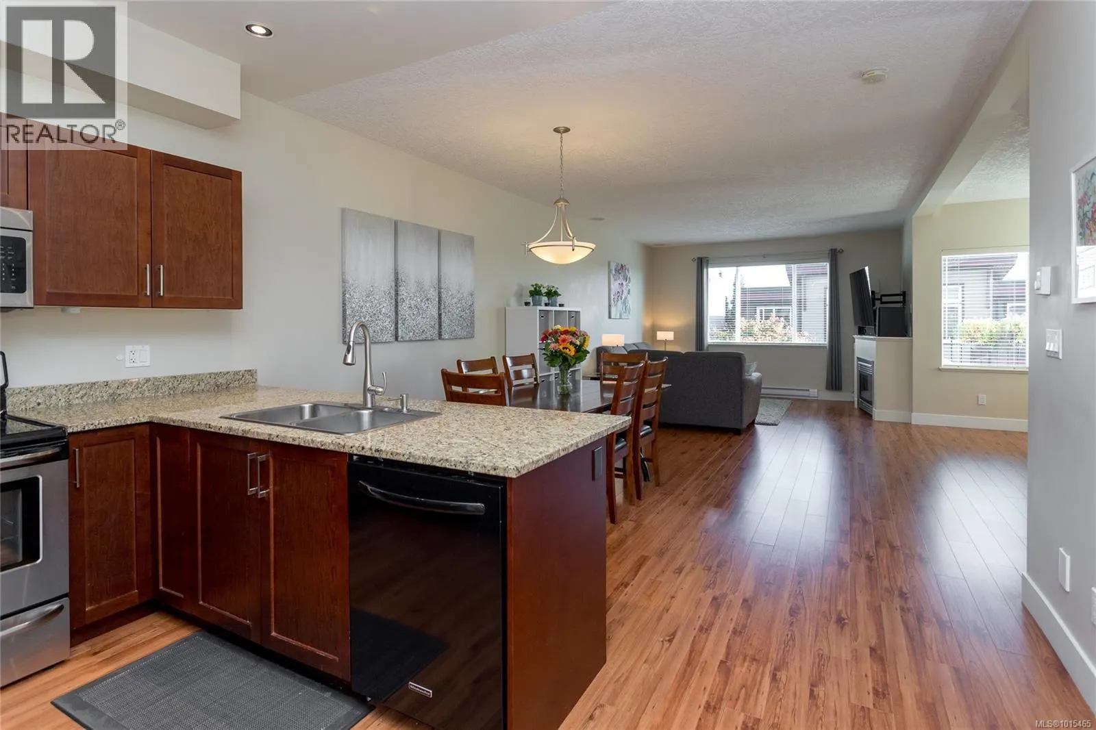 2121 Greenhill Rise