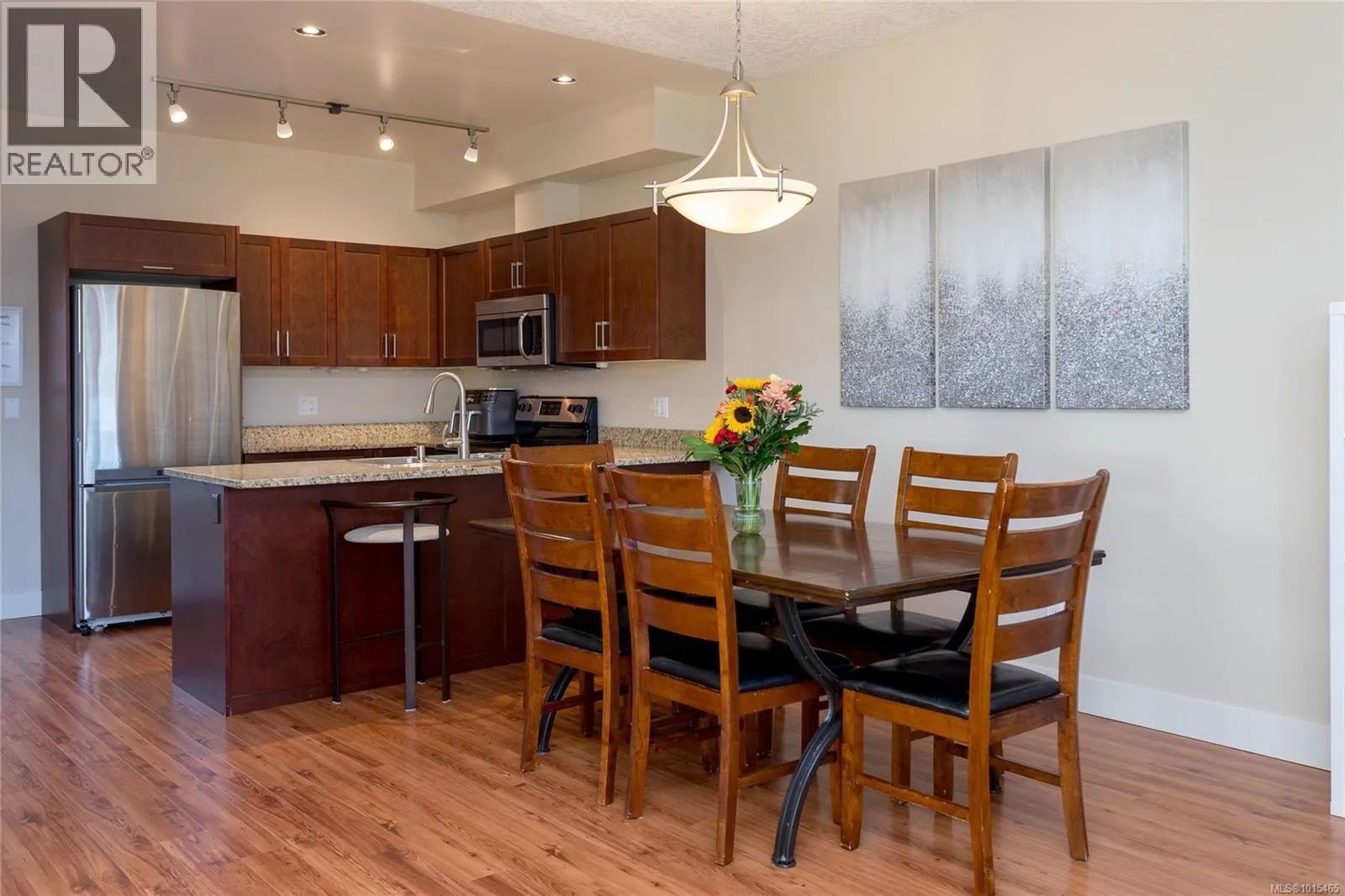 2121 Greenhill Rise