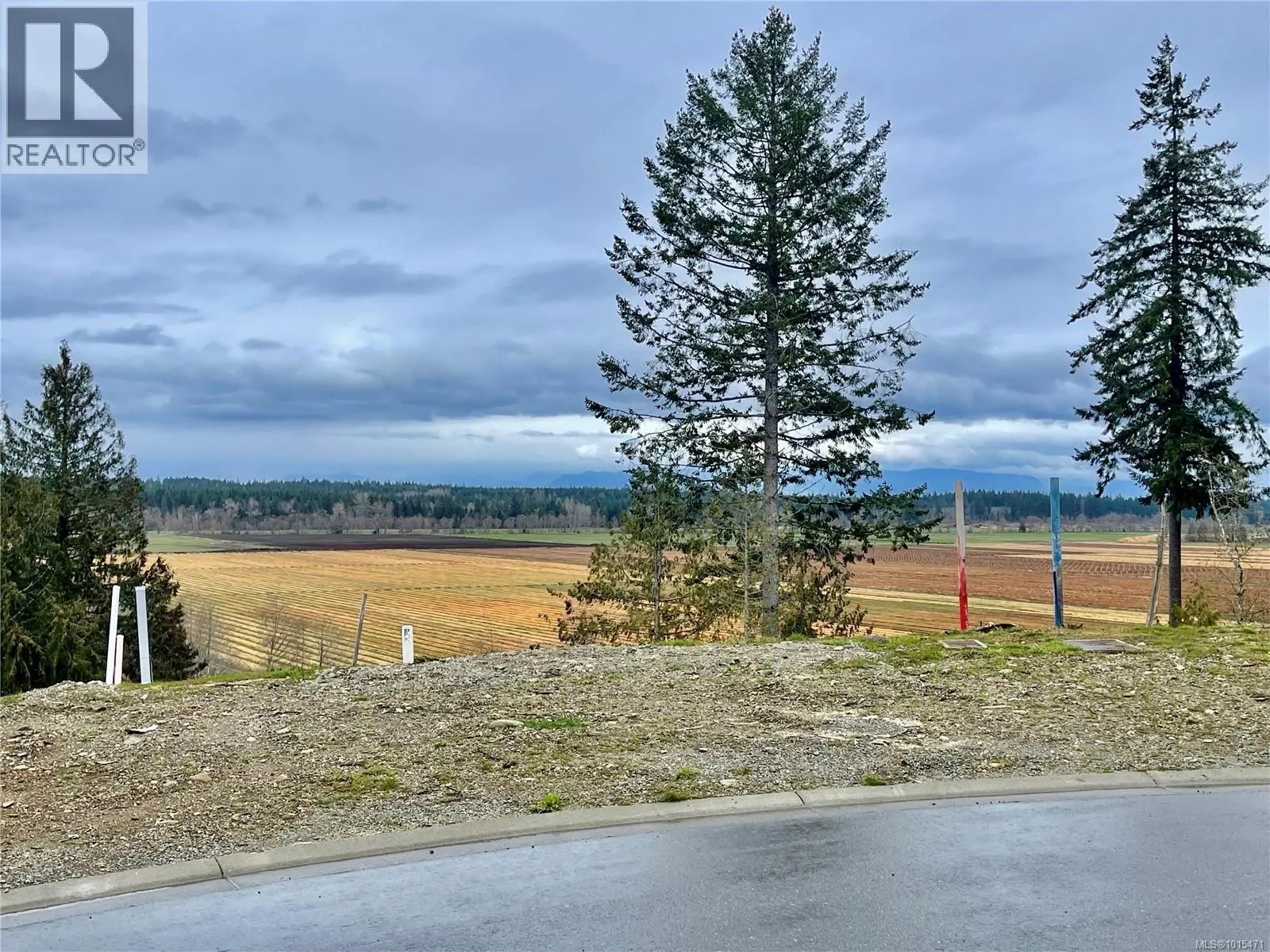 3308 Klanawa Cres