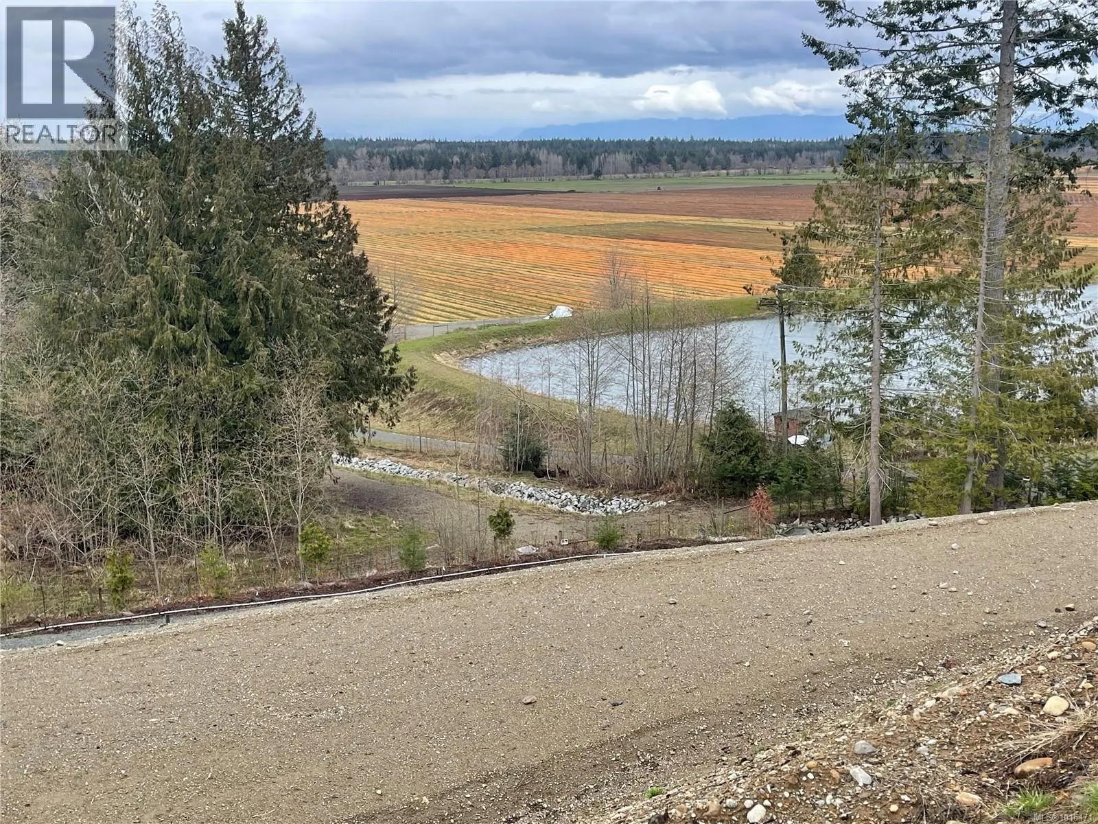 3308 Klanawa Cres