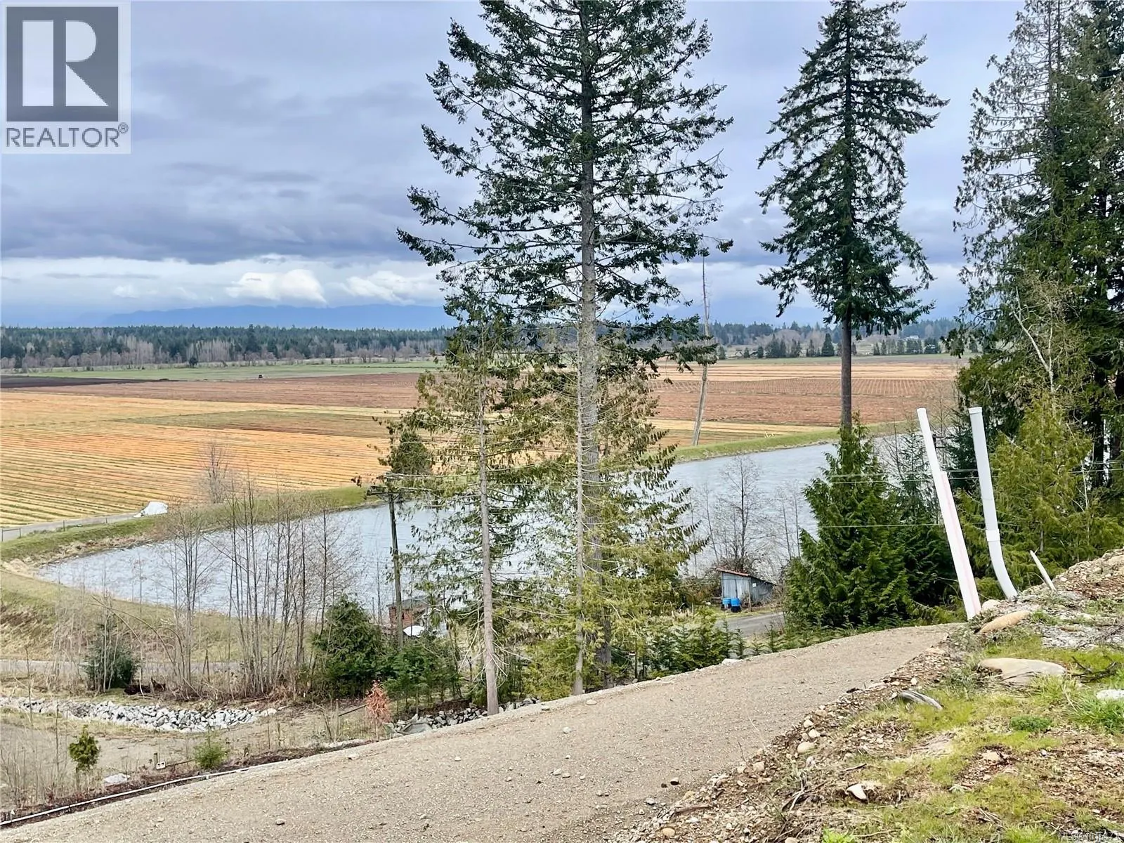 3308 Klanawa Cres