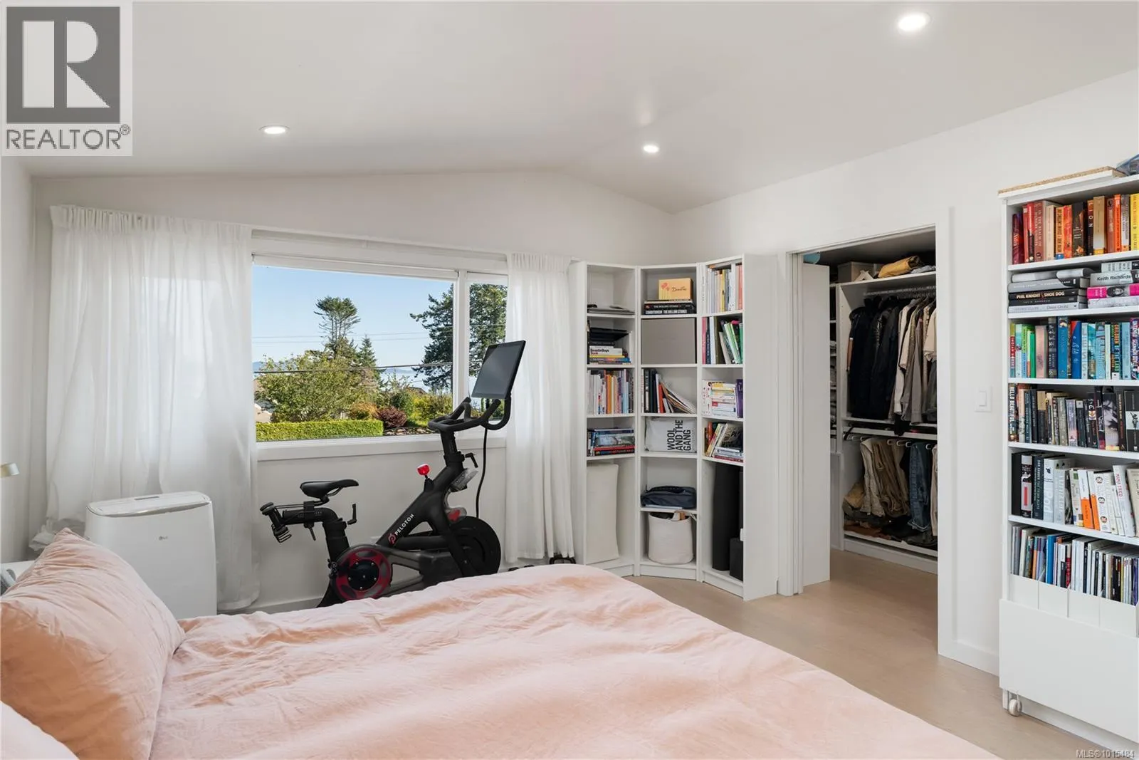 5276 Parker Ave