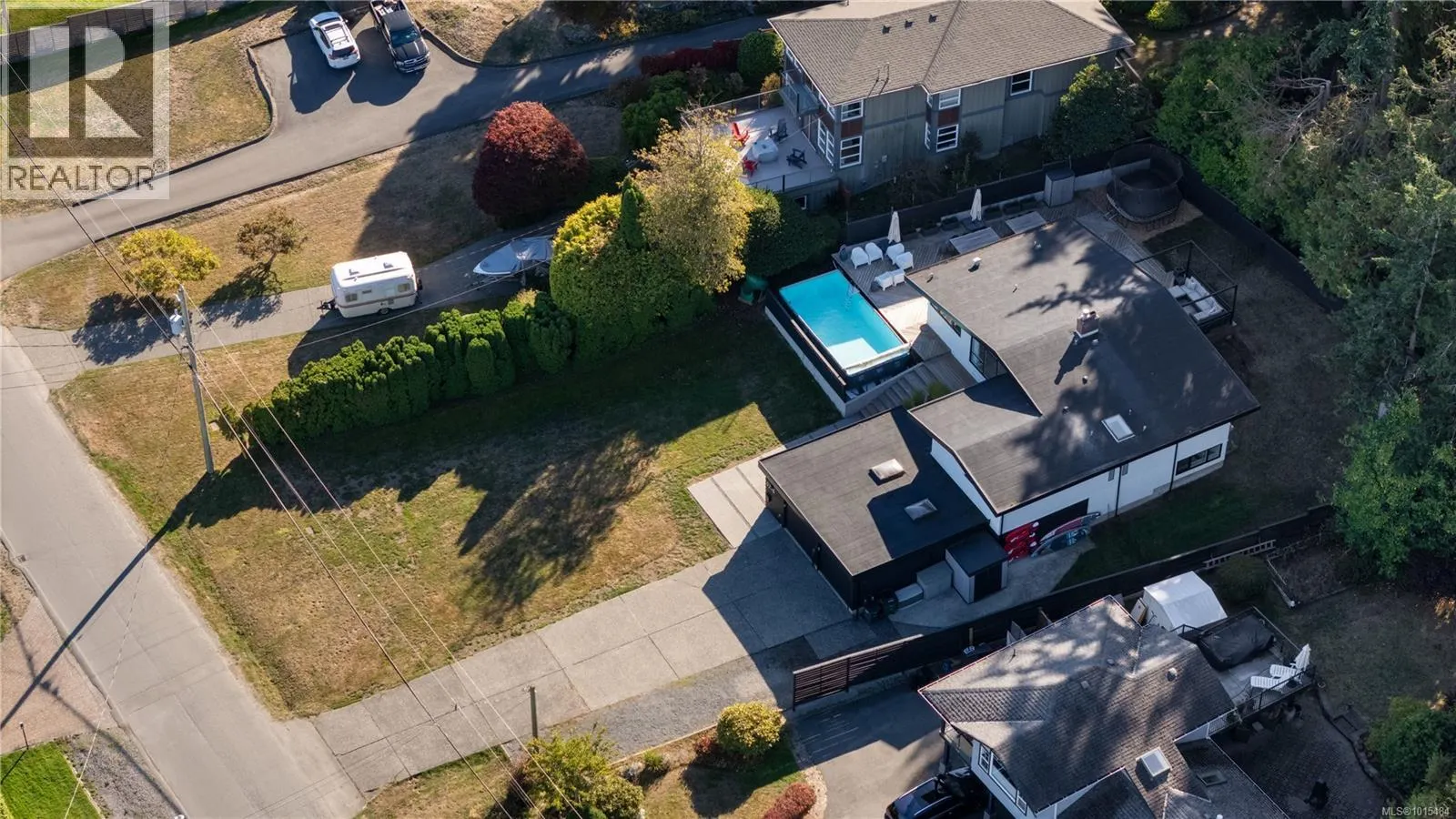 5276 Parker Ave