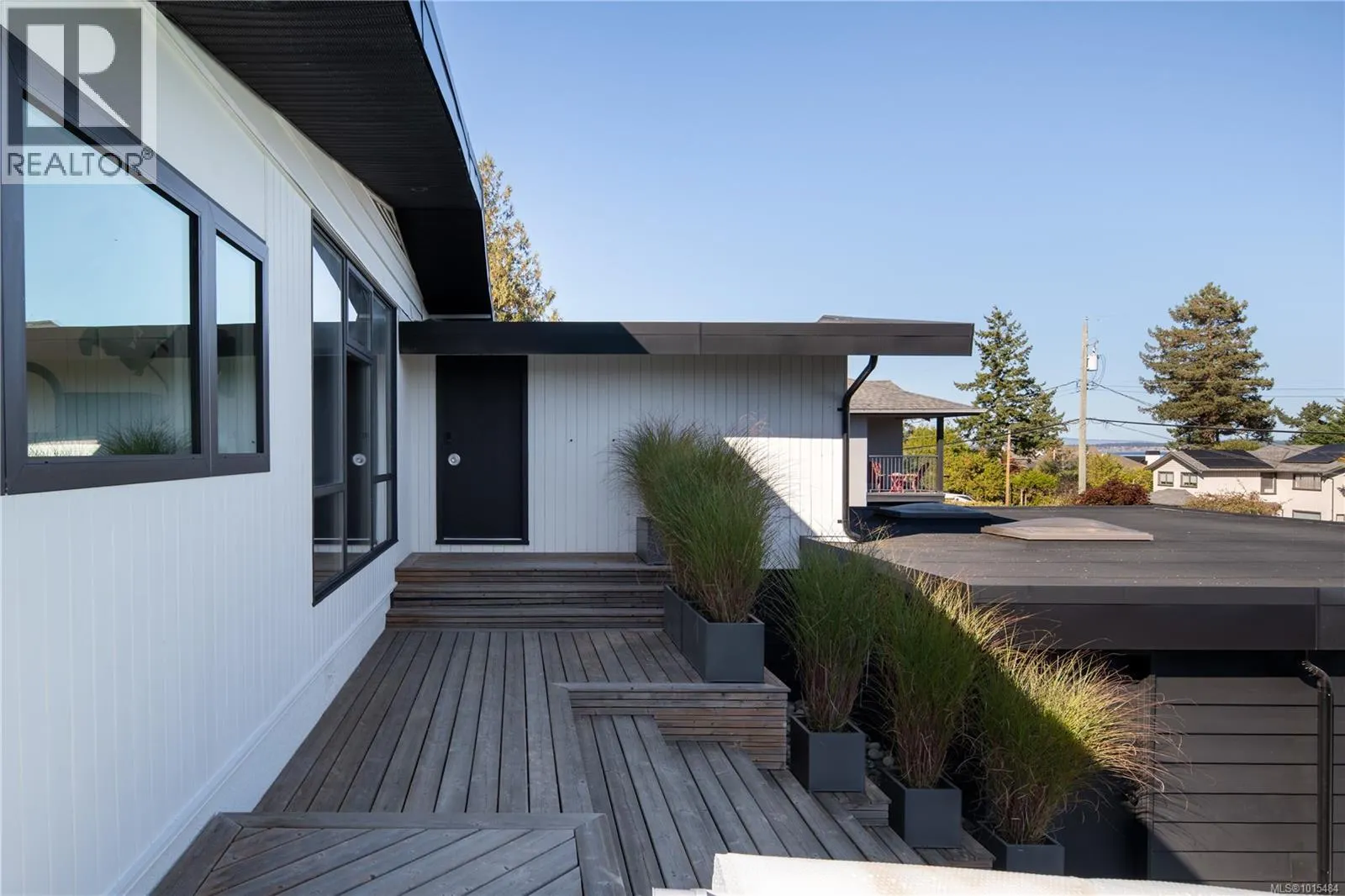 5276 Parker Ave