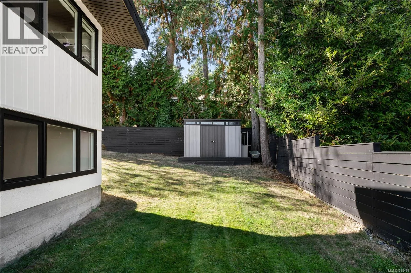 5276 Parker Ave